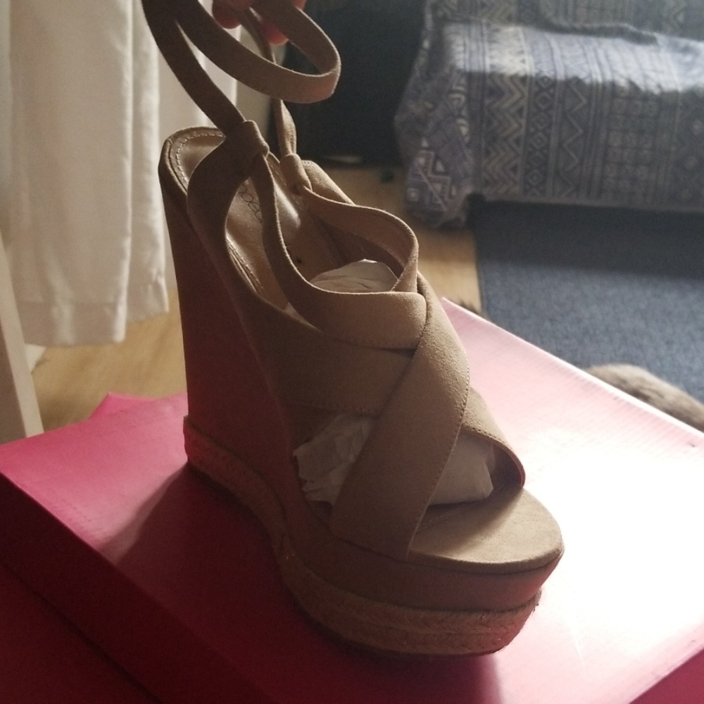 Shoes - Picture 2 of 4